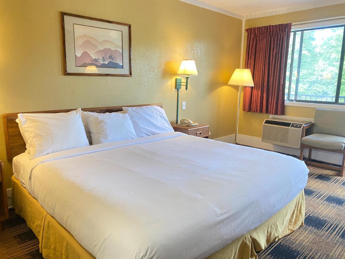 Smokies Inn - New Linens & Ultrafast Wifi - Friendliest Hospitality Guaranteed! Кодак Экстерьер фото